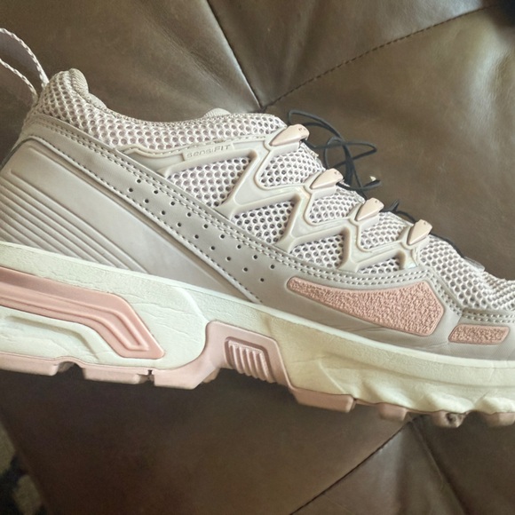 Salomon Women's Sneakers in Light Pink and Cream - Picture 11 of 12